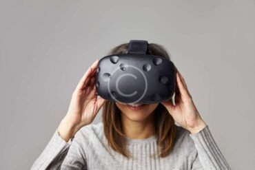 6 Potential Dangers of Virtual Reality